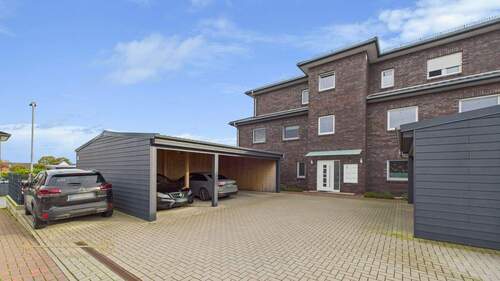 Eingang mit Carport - 