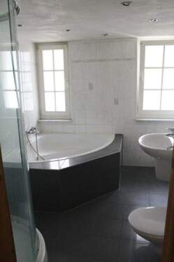 Bild 2 - 9 Zimmer Mehrfamilienhaus, Wohnhaus zum Kaufen in Velbert