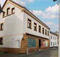 Bezugsfreies Mehrfamilienhaus mit 3 WE und 1 GE in Leutesdorf am Rhein