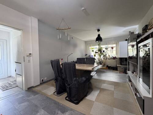Wohnzimmer mit Kamin - 4 Zimmer Reihenendhaus zum Kaufen in Berlin