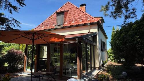 Seitenansicht mit Wintergarten - 