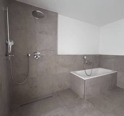 Dusch- und Wannenbadezimmer - 