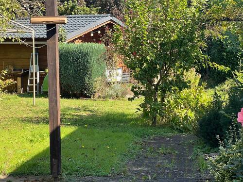 Blick Richtung Gartenhaus - 