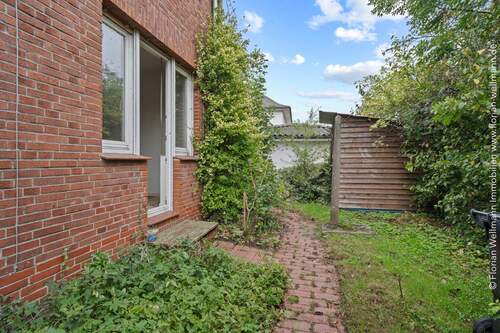 Garten und Blick auf das Gartenhaus - 