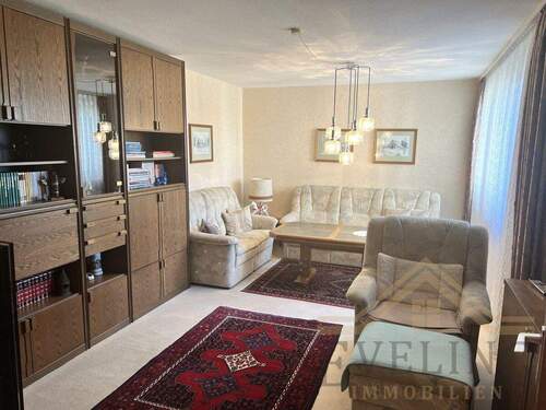 Wohnzimmer - Charmante 3-Zimmerwohnung mit Balkon in Nürnberg-Langwasser