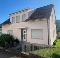 TOP-GELEGENHEIT! Einfamilienhaus mit großzügigem Gartengrundstück in Hüffelsheim zu verkaufen