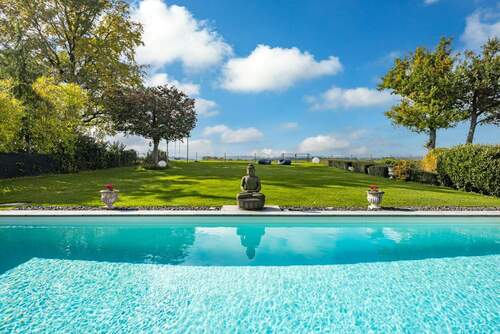 Poolblick - 6 Zimmer Einfamilienhaus zum Kaufen in Egling-Ergertshausen