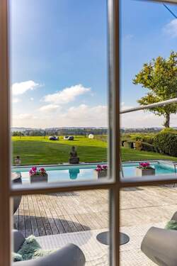 Blick aus der Küche - Einfamilienhaus mit 304,40 m² in Egling-Ergertshausen zum Kaufen