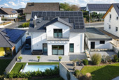 Gartenansicht - Moderner Neubau mit Pool, PV & Smart-Home auf Erbpachtgrundstück