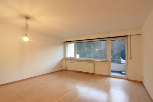 Wohnzimmer - Ab sofort frei! Helle 4 Zimmerwohnung in ruhiger Lage von Schönau
