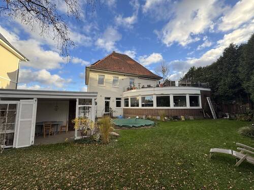 Bild 2 - 8 Zimmer Mehrfamilienhaus, Wohnhaus zum Kaufen in Uetze