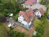 Bild 1 - Einfamilienhaus mit drei Garagen und großem Garten