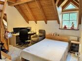 Kind mit Aufgang Spitzboden - 