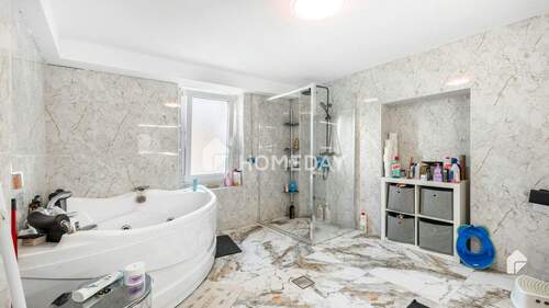 KG Badezimmer 1 - 