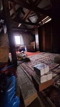 Nochm. Dachboden links mit Fenster.jpg - 