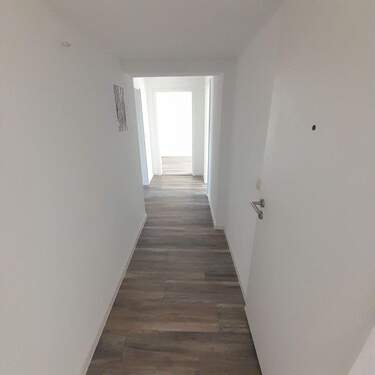 Flur.jpg - 3 Zimmer Etagenwohnung zur Miete in Weißenfels