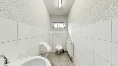Mitarbeitertoilette Halle 1 - 