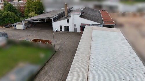 Lager- Produktionshalle und Überdachung - 