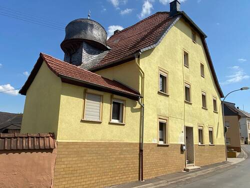 Ansicht seitlich - Preisreduzierung! Tolles Bauernhaus mit Scheune und Nebengebäude bietet Möglichkeiten