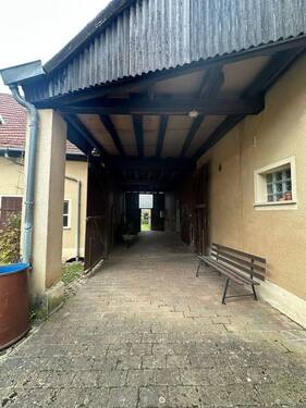Scheune - Durchgang in den Garten - 