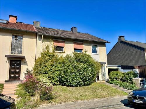 Vorderansicht von Links - Juwel in Obercastrop +++ Doppelhaushälfte mit Garten +++ Garage