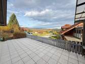 Terrasse EG mit Blick zum Baumei.JPG - 