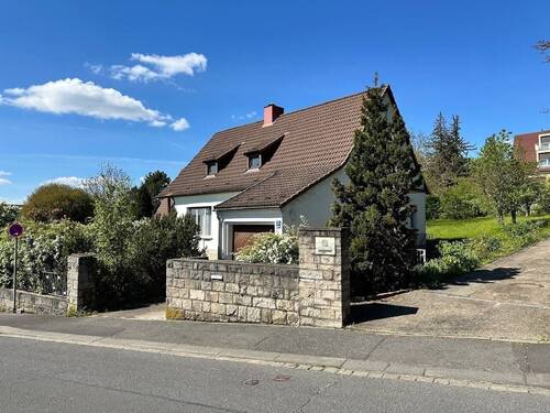 Straßenansicht - Einfamilienhaus mit 100,00 m² in Würzburg zum Kaufen
