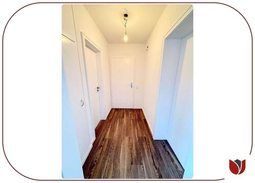 Diele mit praktischem Einbauschrank - 