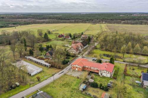 Gutshaus + ehem. Stallgebäude - 
