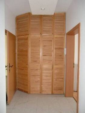 Flur mit Einbauschrank - 