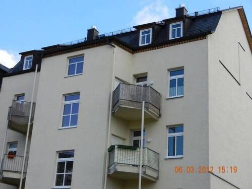 Rückseite 2 Fenster oben rechts - 3 Zimmer Etagenwohnung in Plauen