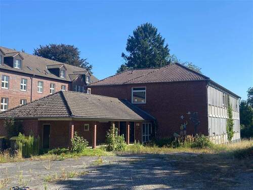 2 ehem. Schulgebäude (Leerstand) - Grundstück in Linnich