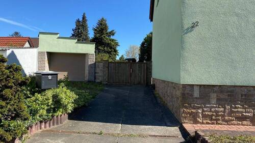 Einfahrt und Garage - Einfamilienhaus mit 103,40 m&sup2; in Beilrode zum Kaufen