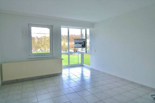 Schlafzimmer Blick auf Schild - Etagenwohnung mit 113,20 m² in Bad Soden-Salmünster zum Kaufen