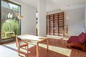Wohn- und Essbereich mit direktem Zugang zum Gemeinschaftsgarten - Lichtdurchflutet Wohnen mit Garten und Gemeinschaftsdachterrasse