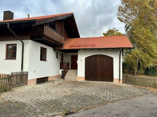 Garage und Stellplatz - Einfamilienhaus mit 195,00 m² in Mallersdorf-Pfaffenberg zur Miete
