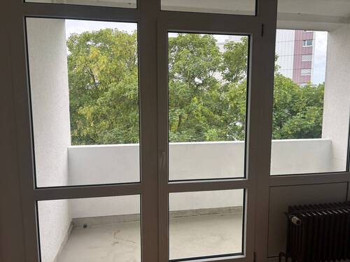 Balkon in weißgestrichen - 
