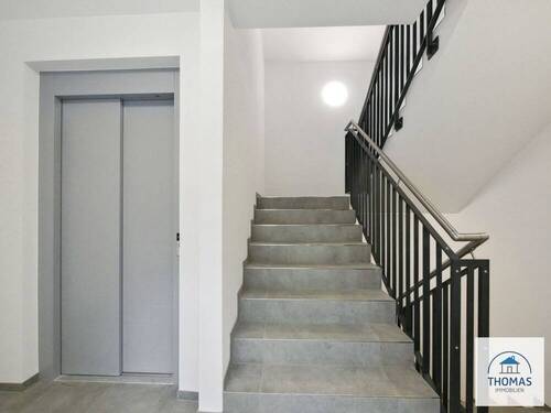 Fahrstuhl im Treppenhaus - 