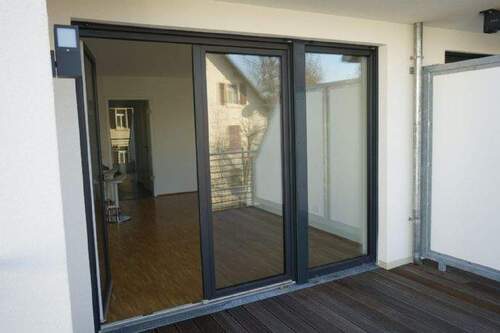Blick vom Balkon aus in den Wohnbereich - 