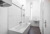 Badezimmer - Etagenwohnung mit 77,00 m&sup2; in Berlin zum Kaufen