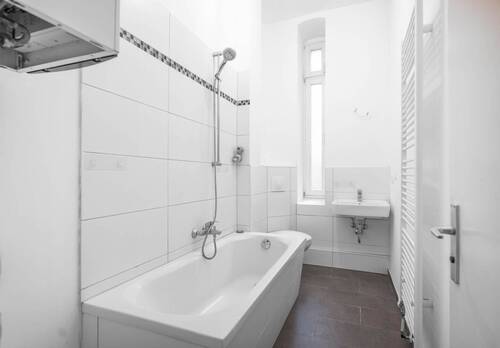 Badezimmer - Etagenwohnung mit 77,00 m&sup2; in Berlin zum Kaufen