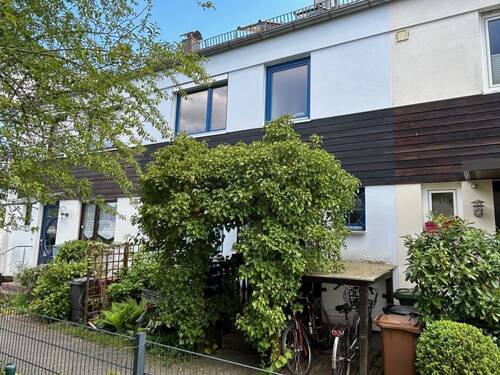 Hauseingang - Reihenmittelhaus mit 131,00 m² in Buckenhof zum Kaufen