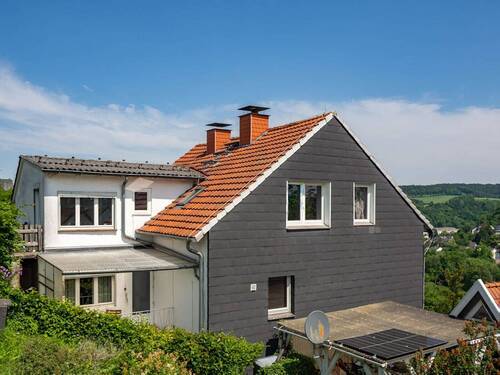 Außenansicht - 8 Zimmer Mehrfamilienhaus, Wohnhaus zum Kaufen in Arnsberg