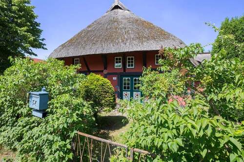 03 - Wohnhaus aussen 2.jpg - 7 Zimmer Einfamilienhaus zum Kaufen in Wustrow