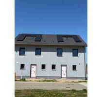 Neubau-Doppelhaushälfte (5 Zi.) mit Garten & Stellplatz - ruhig gelegen, schnell in BerlinPotsdam - Ludwigsfelde