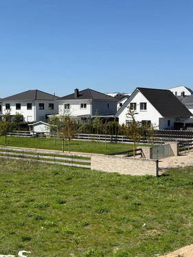 Ausblick auf Obstgarten - 5 Zimmer Doppelhaushälfte in Ludwigsfelde