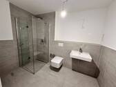 Badezimmer mit Dusche - 