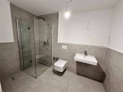 Badezimmer mit Dusche - 