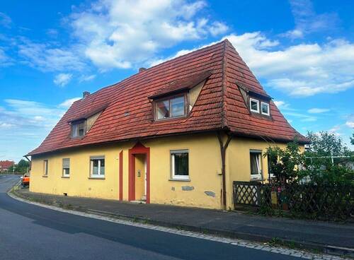 1 HF Außenansicht.jpg - 5 Zimmer Einfamilienhaus zum Kaufen in Knetzgau