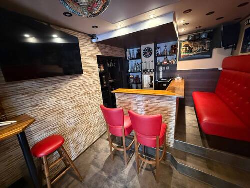 Bar 2.jpeg - 